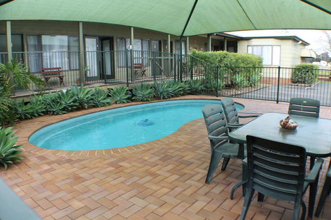 Lake Forbes Motel - Internet Find 2