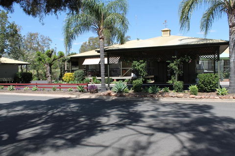 Lake Forbes Motel - Internet Find 0