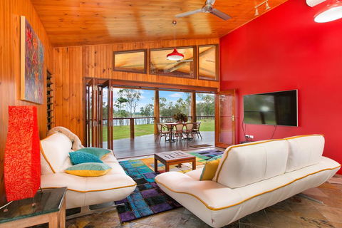 Lake Tinaroo Waterfrontage - Internet Find 0