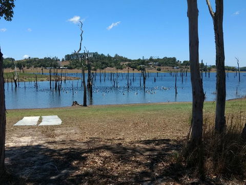 Lake Tinaroo Waterfrontage - Internet Find 2
