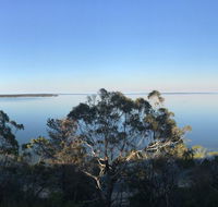 Lakescapes Cottage - 180 Degree Panoramic Views - Internet Find