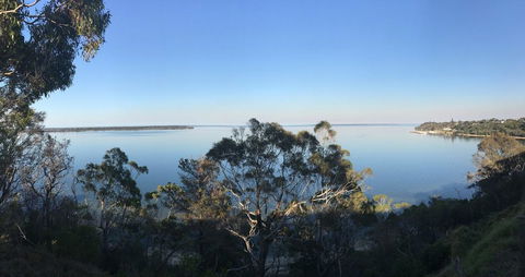 Lakescapes Cottage - 180 Degree Panoramic Views - Internet Find 0