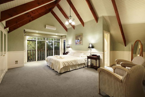 Lawson Lodge Country Estate - Internet Find 3