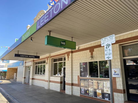 Leeton Hotel - Internet Find 0