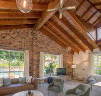 Luxurious Home on 5 Acres Close to CBD - Sleeps 18 - Internet Find
