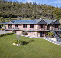 Luxury 6 Bedroom Home with Pool and Spa - Internet Find