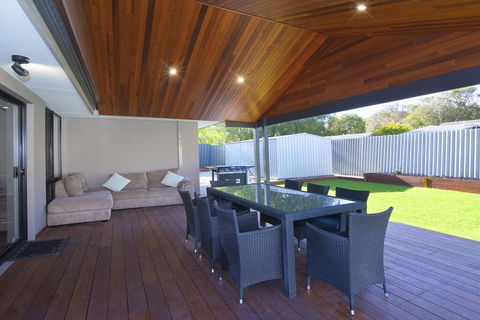 Luxury Renovated Home-5BR-meters From The Beach - Internet Find 2