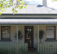 Magnolia Cottage - Internet Find