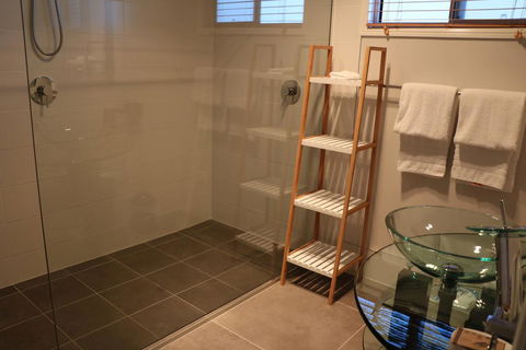 Maric Park Cottages - Internet Find 1
