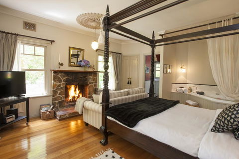 Merrow Cottages - Forest Edge - Internet Find 2