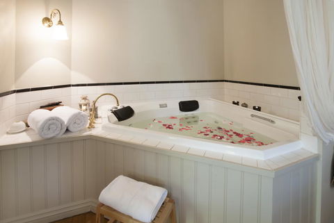 Merrow Cottages - Forest Edge - Internet Find 3