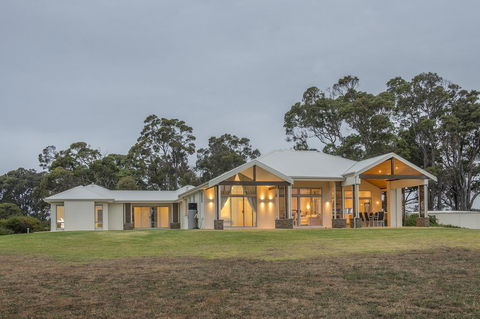 Metricup House - Elegant Country Retreat - Internet Find 1