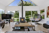 Nafplio Luxury hideaway with open fireplace on 3 acre vineyard water views close to wineries