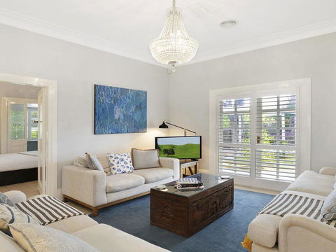 Nattai Lodge - House & Cottage In Beautiful Garden - Internet Find 3