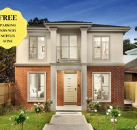 NEW Inner Melb Luxury Modern Grand Holiday House - Great Location Wifi Parking - Internet Find