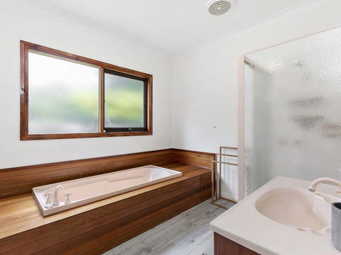 NICHE ON NOBLE - Ever Changing Vista - Internet Find 1