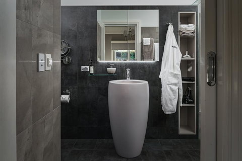 Noah's Stanley Luxury Bed And Breakfast - Internet Find 0