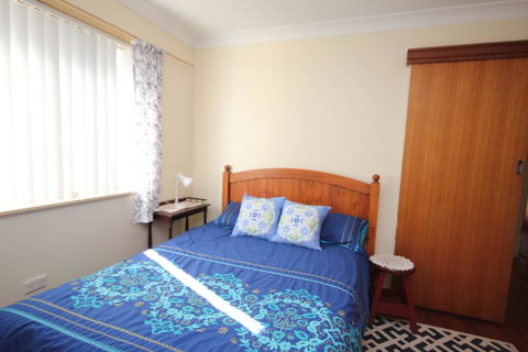 NORTH HAVEN SEA BREEZE - 9 David Campbell St , North Haven - Internet Find 1