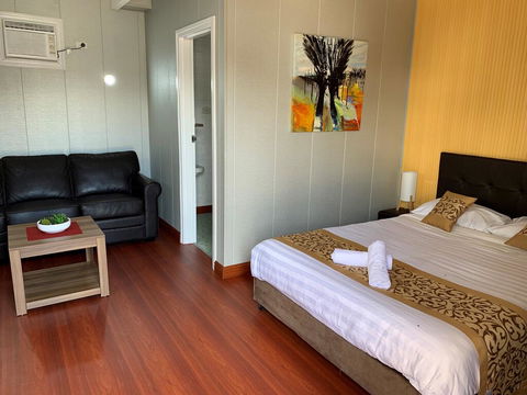 Nowa Nowa Hotel Motel - Internet Find 1