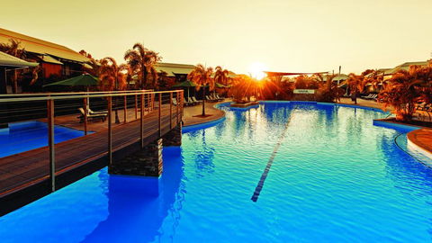 Oaks Cable Beach Resort - Internet Find 1