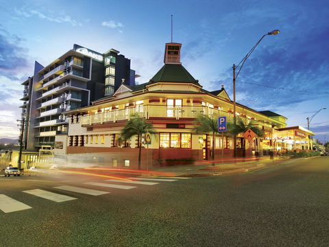 Oaks Gladstone Grand Hotel - Internet Find 3