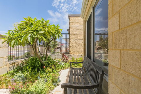 Ocean Keys Cottage - Free WiFi - Internet Find 2