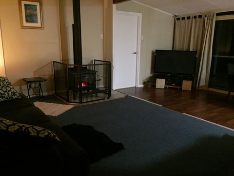 Ocean Song Cottage - Internet Find 0