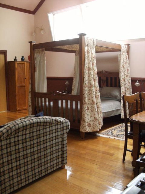 Old School B & B - Internet Find 3
