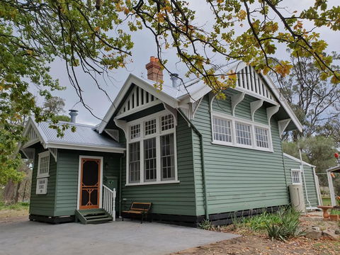 Old School B & B - Internet Find 1