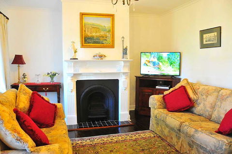 Ornee Cottage - Internet Find 1