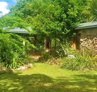 Palm Grove Rainforest Retreat - Internet Find