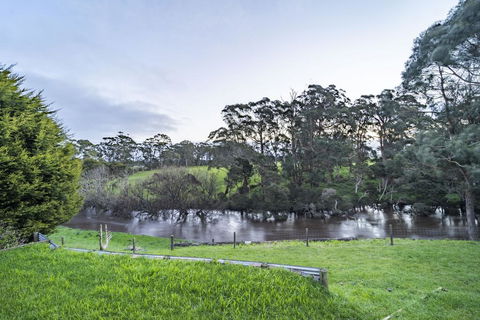 Platypus Waters B&B - Internet Find 3