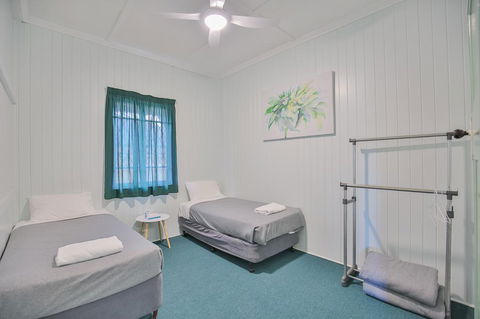 Pleasant Place To Stay Near The Park + FREE WiFi - Internet Find 3