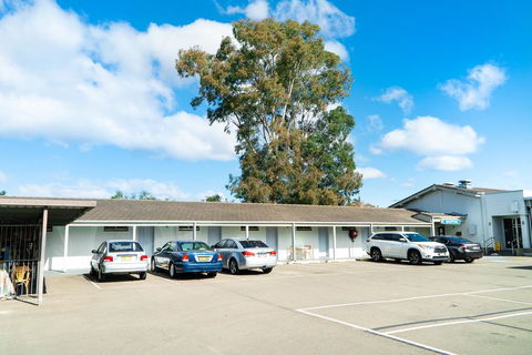Plumpton Hotel - Internet Find 1