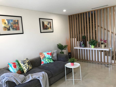 Private Room In Modern, Comfortable Home Stay - Internet Find 0