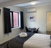 Queens Arms Hotel - Internet Find
