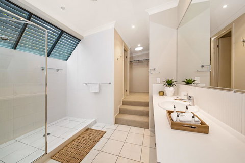 Ravensbourne Escape - Silverwood Lodge - Internet Find 2