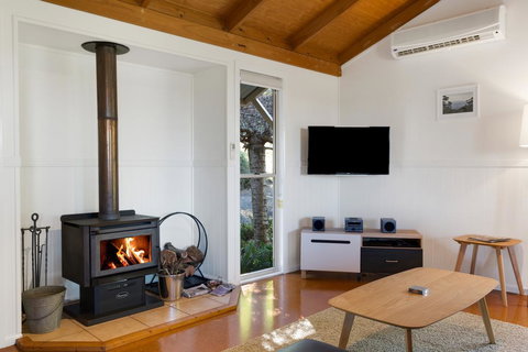 Ravensbourne Escape - Windsong - Internet Find 3