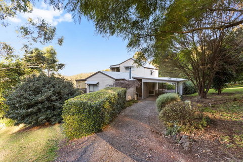 Ravensbourne Escape - Windsong - Internet Find 1