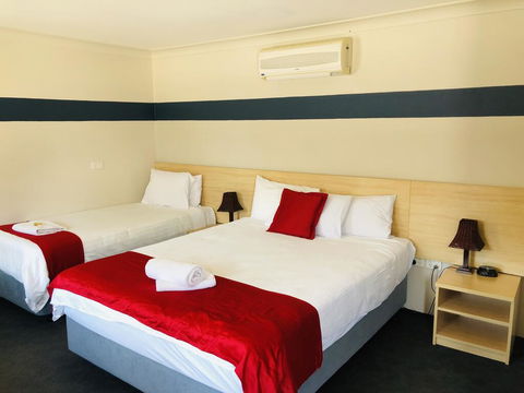 Red Cedar Motel - Internet Find 0