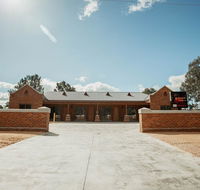 Red Waratah Accommodation - Internet Find