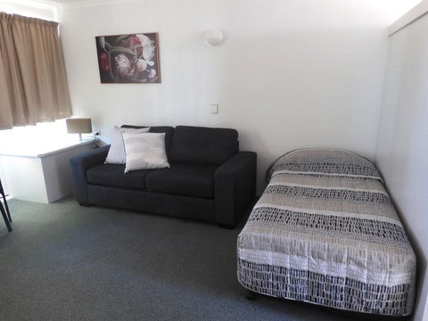 Reef Adventureland Motor Inn - Internet Find 3