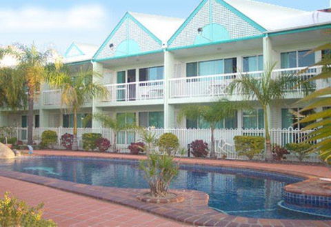 Reef Adventureland Motor Inn - Internet Find 0