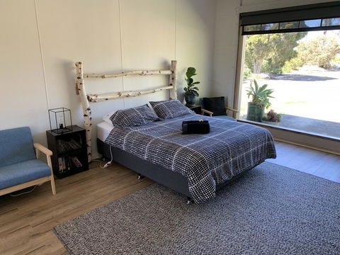 Relaxing Geelong Studio - Internet Find 0