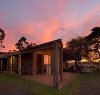 Rockbank Retreat - Internet Find