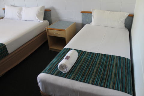 Rocky Glen Hotel Motel Gladstone - Internet Find 2