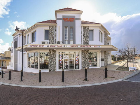 Rose Hotel Clarkson - Internet Find 0