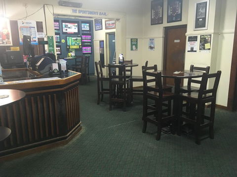 Royal Hotel Condobolin - Internet Find 3