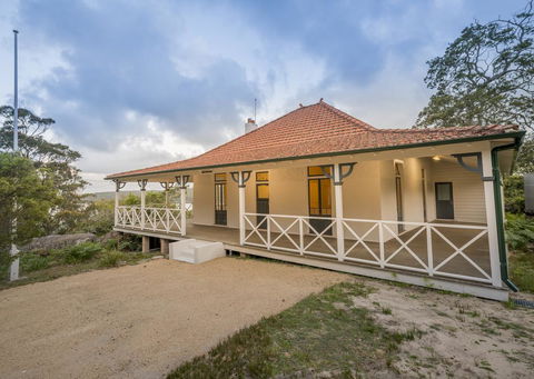 Royal National Park Cottages - Internet Find 0