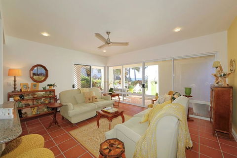 Royle Palms Beach Front Villa - Internet Find 1